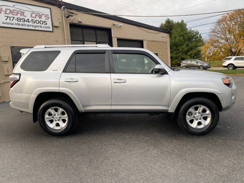 Used 2014 Toyota 4Runner SR5 AWD/4WD image 2