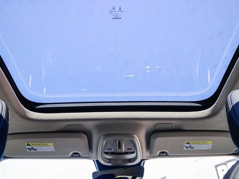 Used 2025 Volvo XC40 B5 Core AWD/4WD image 18