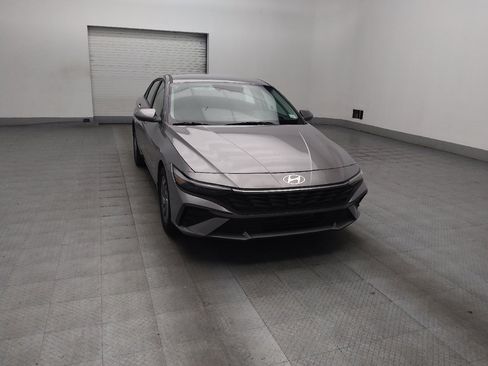 Used 2025 Hyundai Elantra Hybrid FWD image 13