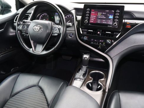 Used 2024 Toyota Camry SE image 11