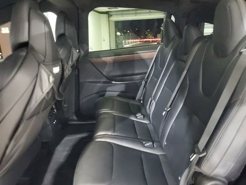 Used 2019 Tesla Model X image 11