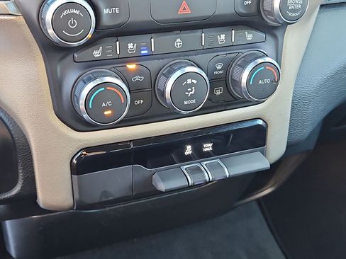 Used 2022 RAM 1500 Laramie AWD/4WD image 22