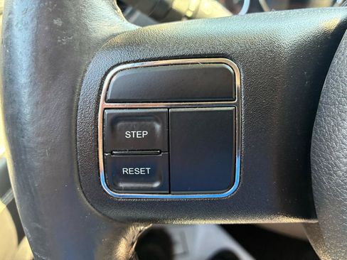 Used 2014 Jeep Compass FWD image 18