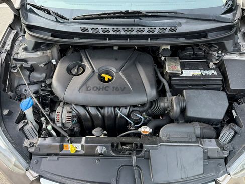 Used 2014 Hyundai Elantra SE image 22