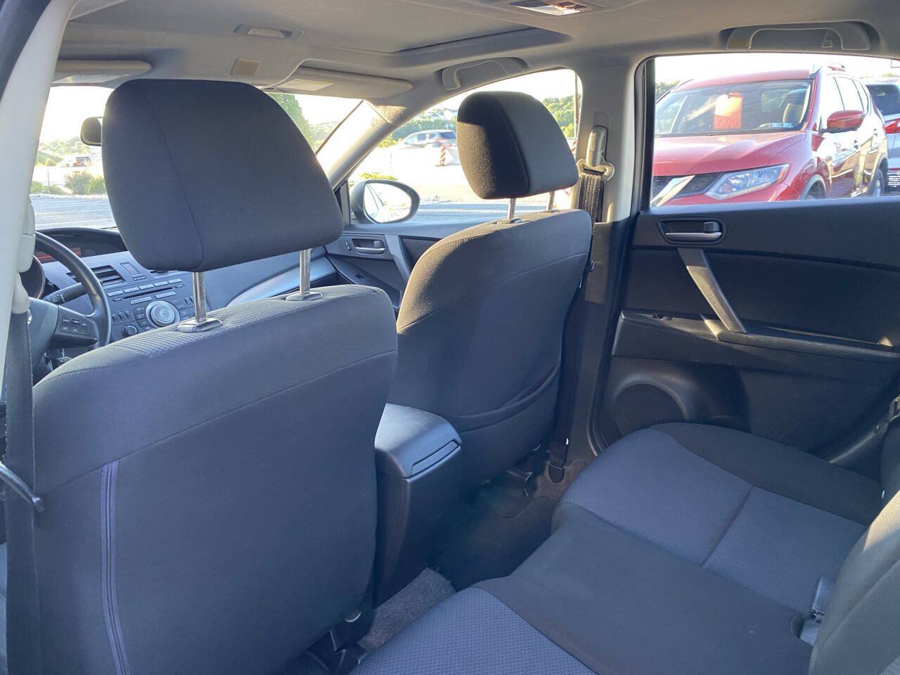 Used 2011 MAZDA MAZDA3 i Touring FWD image 13