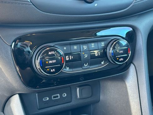 Used 2023 Buick Encore GX Select image 21