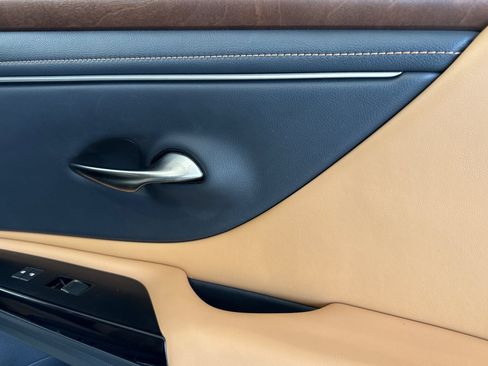 Certified 2025 Lexus ES 300h w/ Premium Package FWD image 21
