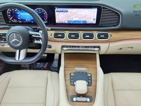 Used 2025 Mercedes-Benz GLS 450 4MATIC w/ AMG Line Exterior image 39