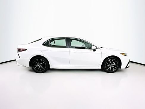 Used 2023 Toyota Camry SE image 10