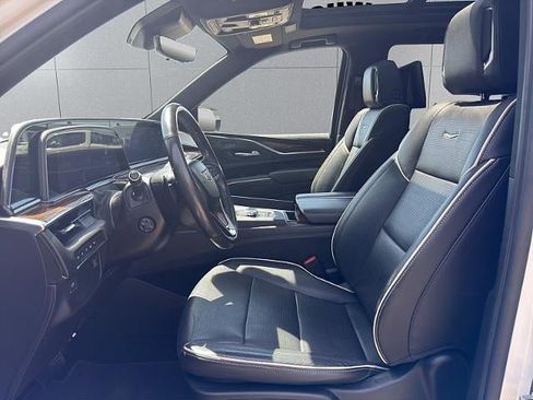 Used 2021 Cadillac Escalade Premium Luxury AWD/4WD image 27