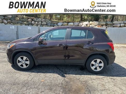 Used 2020 Chevrolet Trax LS FWD image 1