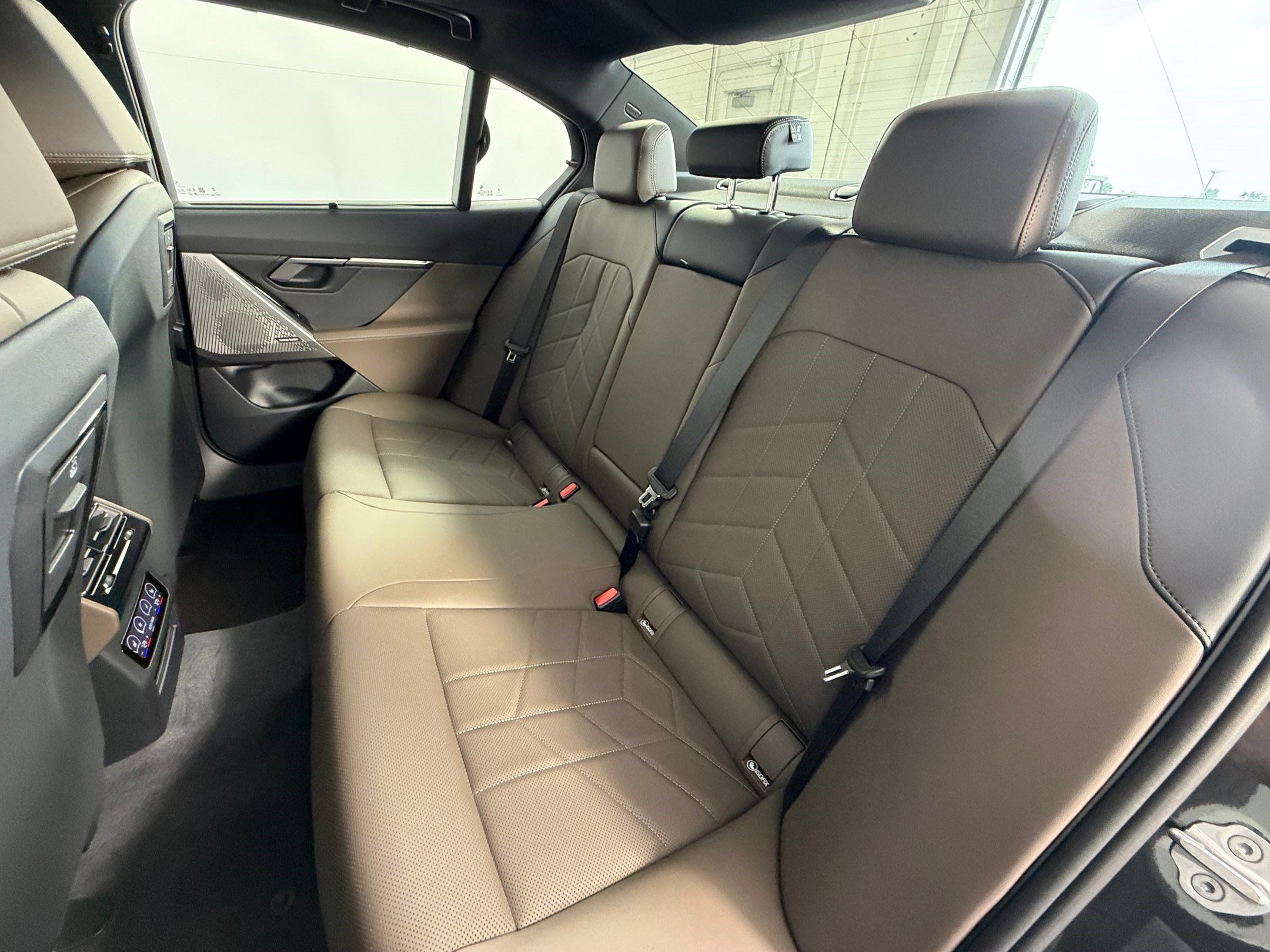 Used 2027 BMW 530i w/ M Sport Package RWD image 23