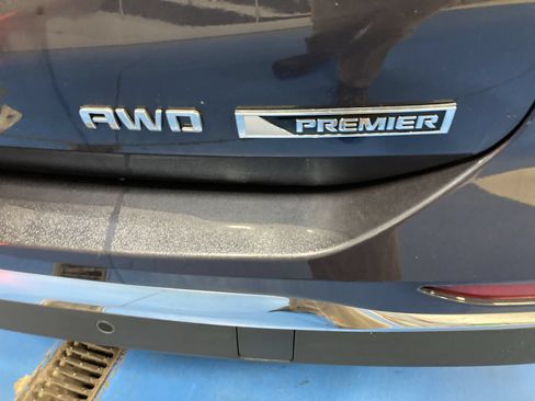 Used 2018 Chevrolet Equinox Premier w/ Infotainment II Package AWD/4WD image 9