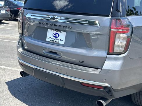 Used 2021 Chevrolet Suburban LT w/ LT Signature Package RWD image 16