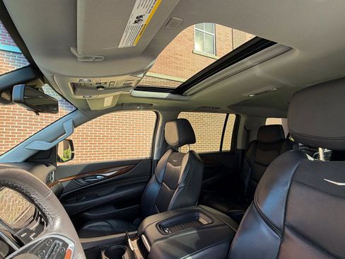 Used 2020 Cadillac Escalade ESV Luxury w/ Escalade Sport Edition AWD/4WD image 46