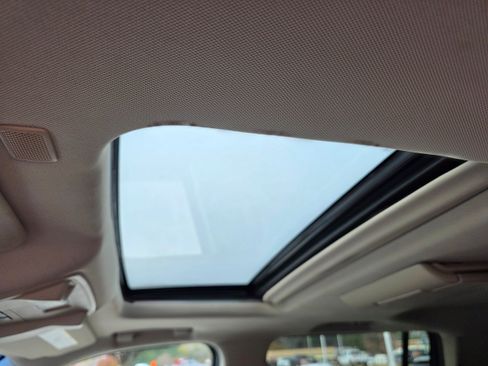 Used 2018 Chevrolet Suburban Premier image 8