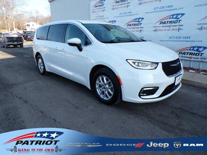 Used 2023 Chrysler Pacifica Touring-L