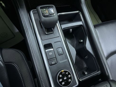 Used 2024 Nissan Pathfinder SL image 25