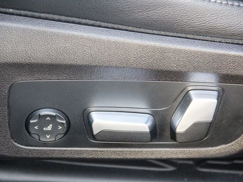 Used 2023 BMW 330i Sedan w/ Premium Package image 19