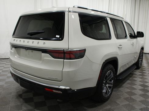 Used 2022 Jeep Wagoneer Series III AWD/4WD image 36