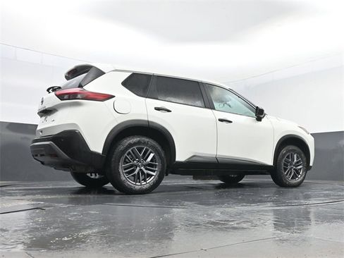 Used 2023 Nissan Rogue S image 22