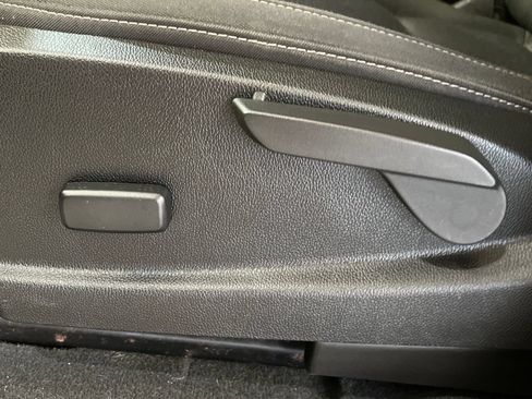 Used 2019 Chevrolet Colorado LT AWD/4WD image 32