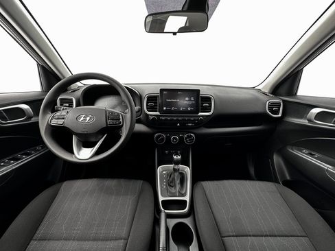 New 2025 Hyundai Venue SE image 13