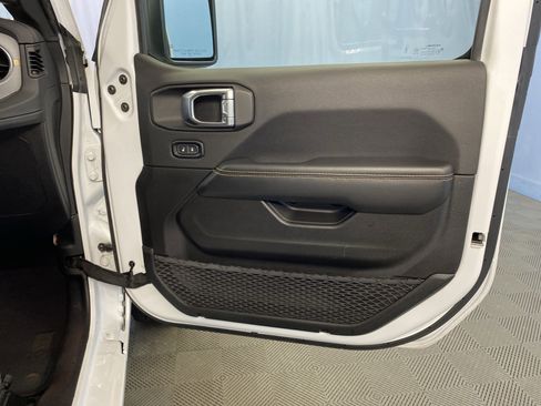 Used 2024 Jeep Wrangler Sahara image 37