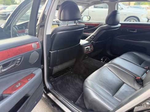 Used 2007 Lexus LS 460 L w/ Luxury Pkg RWD image 18