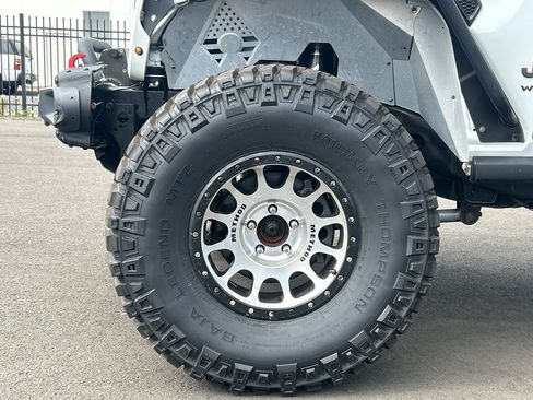 Used 2018 Jeep Wrangler Unlimited Rubicon w/ Steel Bumper Group AWD/4WD image 12