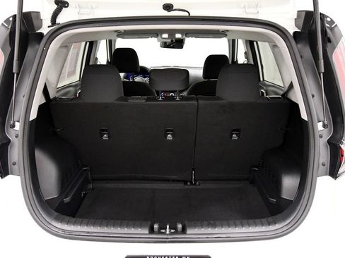 Certified 2025 Kia Soul LX w/ LX Technology Package FWD image 7