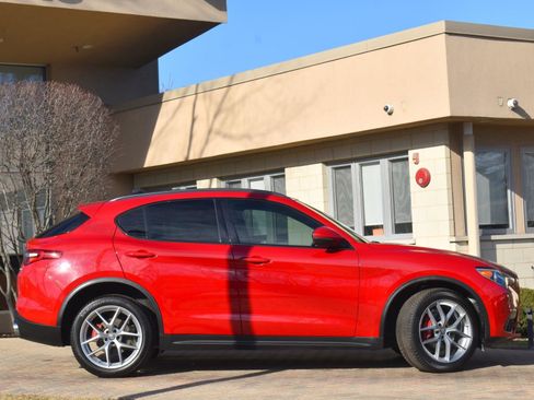 Used 2018 Alfa Romeo Stelvio Ti Sport image 9