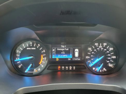 Used 2017 Ford Explorer XLT FWD image 18