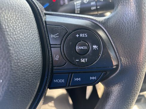 Used 2021 Toyota RAV4 LE image 10