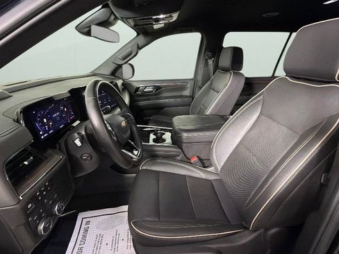 Certified 2025 Chevrolet Suburban Premier AWD/4WD image 17