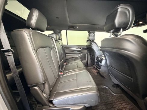 Used 2024 Jeep Wagoneer L 4WD w/ Premium Group I image 10
