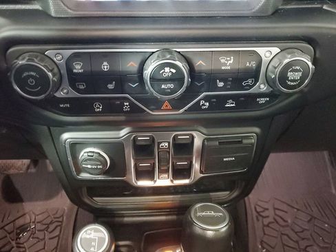Used 2021 Jeep Gladiator Overland image 18