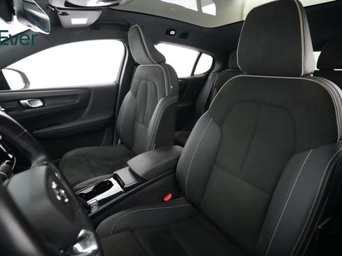 Used 2022 Volvo C40 P8 Recharge Ultimate image 4