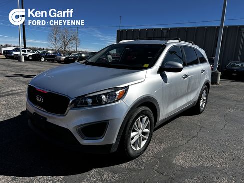 Used 2016 Kia Sorento LX w/ LX Convenience Package image 1