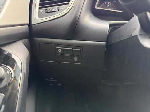 Used 2018 MAZDA MAZDA3 Touring image 15