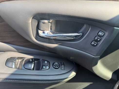 Used 2020 Nissan Murano Platinum w/ Cargo Package FWD image 11