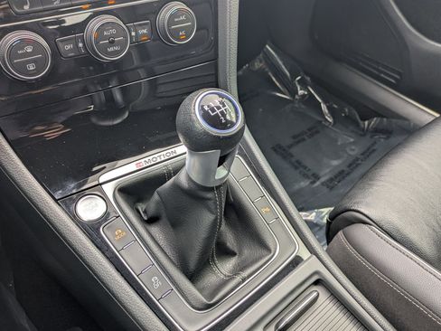 Used 2019 Volkswagen Golf R 4-Door image 15