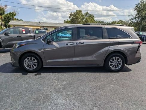 Used 2022 Toyota Sienna XLE FWD image 6