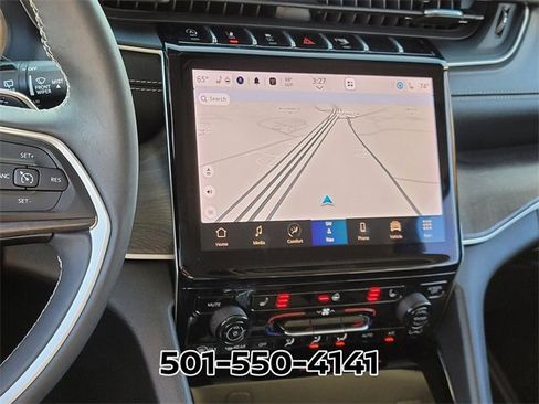 Used 2023 Jeep Grand Cherokee Limited w/ Black Appearance Package image 23