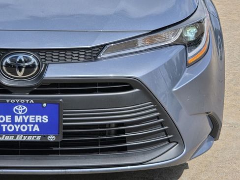 Used 2025 Toyota Corolla LE FWD image 4