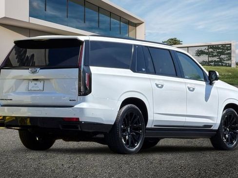Certified 2023 Cadillac Escalade ESV Sport Platinum w/ LPO, ONYX Package AWD/4WD image 4