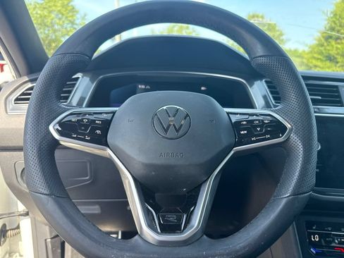 Used 2022 Volkswagen Tiguan SE R-Line AWD/4WD image 7