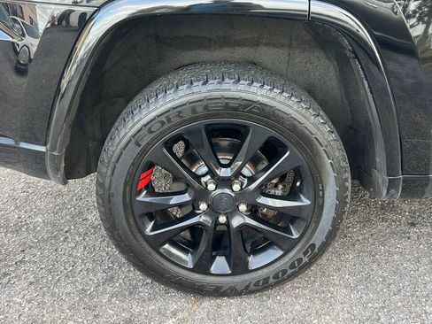 Used 2017 Jeep Grand Cherokee Altitude AWD/4WD image 25