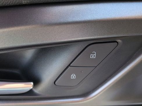 Used 2025 Chevrolet Equinox EV LT FWD image 15