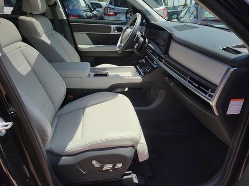 Used 2025 Hyundai Santa Fe Calligraphy FWD image 9